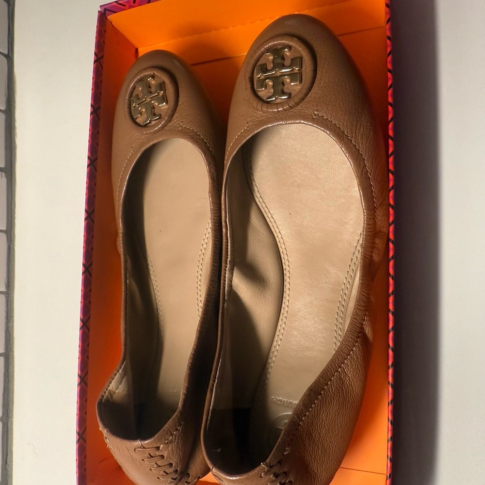 Tory Burch Tan Leather Flats with Logo
